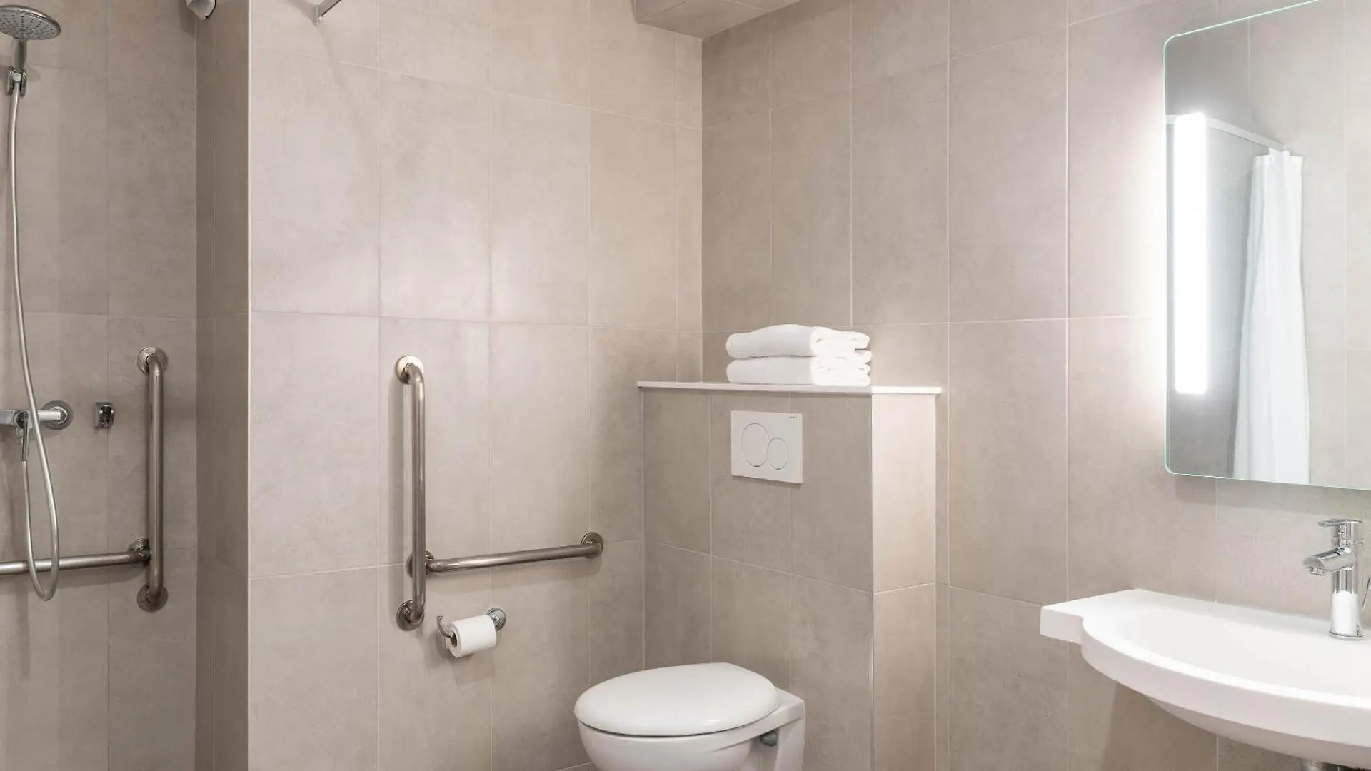 ***  B&B Hotel Villefranche-Sur-Saone Sud France